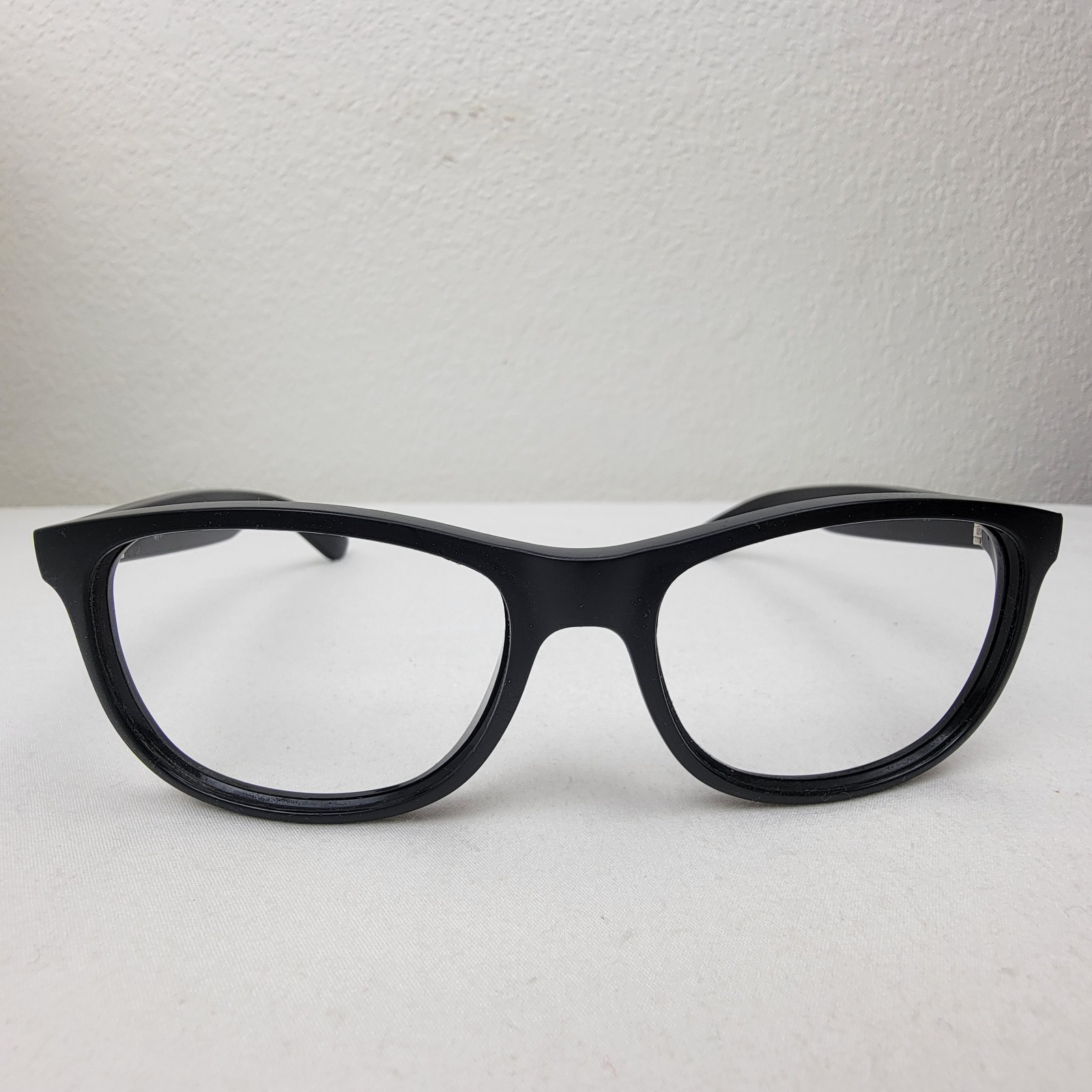 Choosing sunglass frames